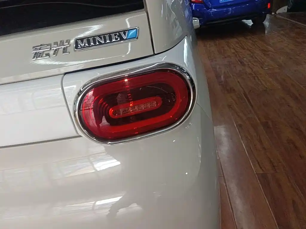 Wuling MINIEV — миниатюра 8