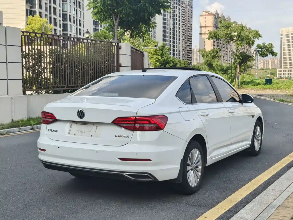 Volkswagen Lavida — миниатюра 7