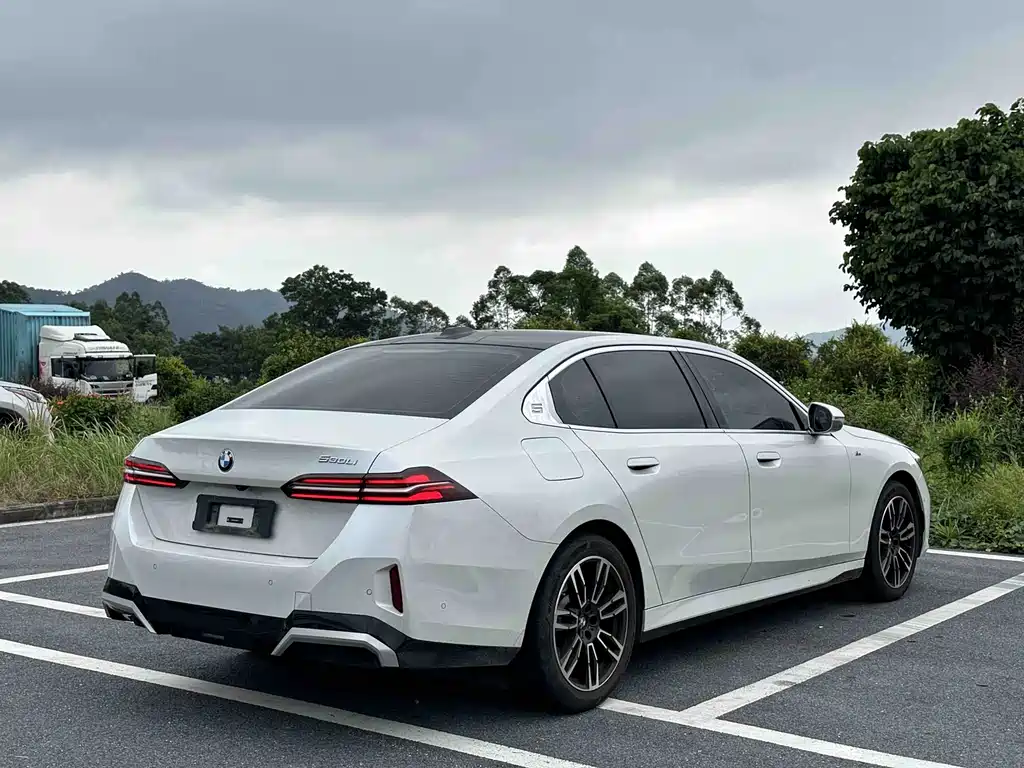 BMW 5 Series — миниатюра 6