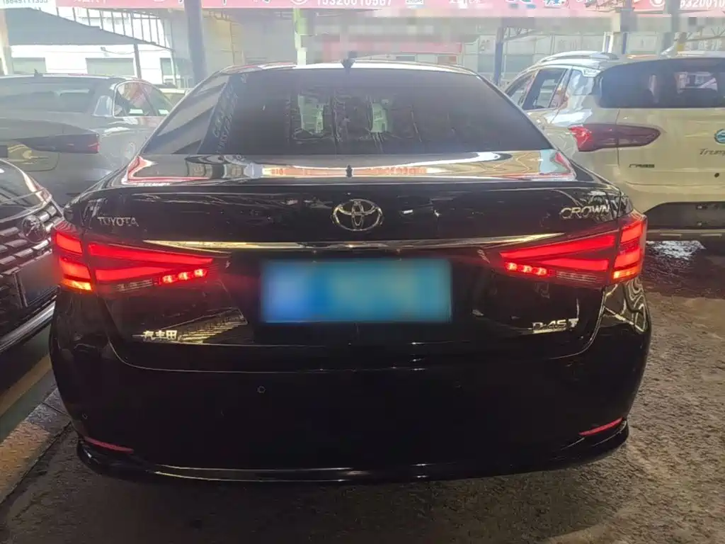 Toyota Crown — миниатюра 6