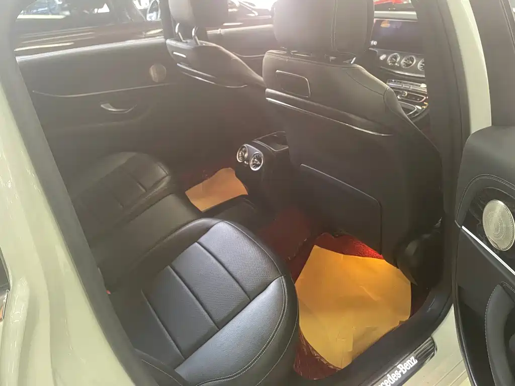 Mercedes-Benz E-Class — миниатюра 4