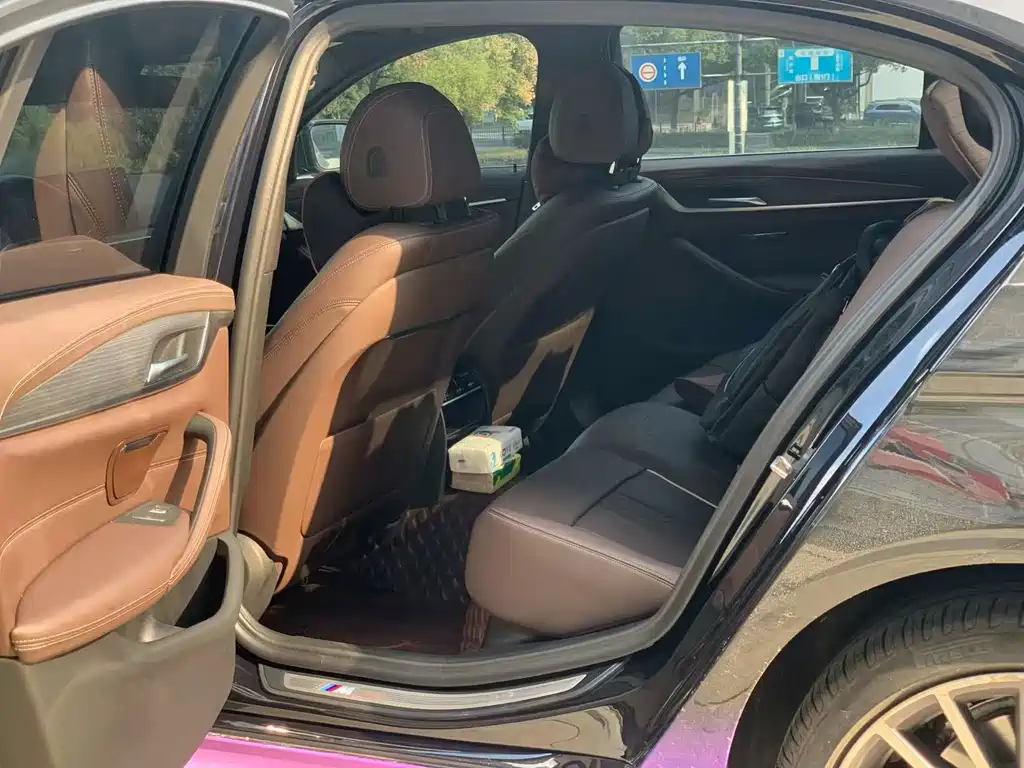 BMW 5 Series — миниатюра 7