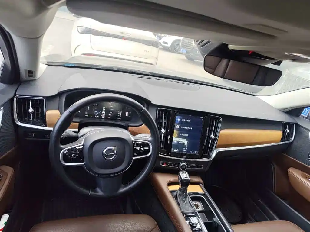 Volvo S90 — миниатюра 6
