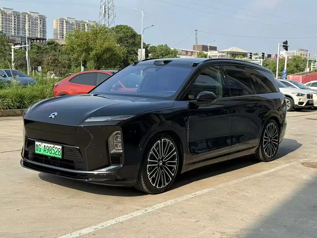 NIO ES8