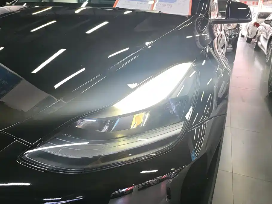 Tesla Model Y — миниатюра 5