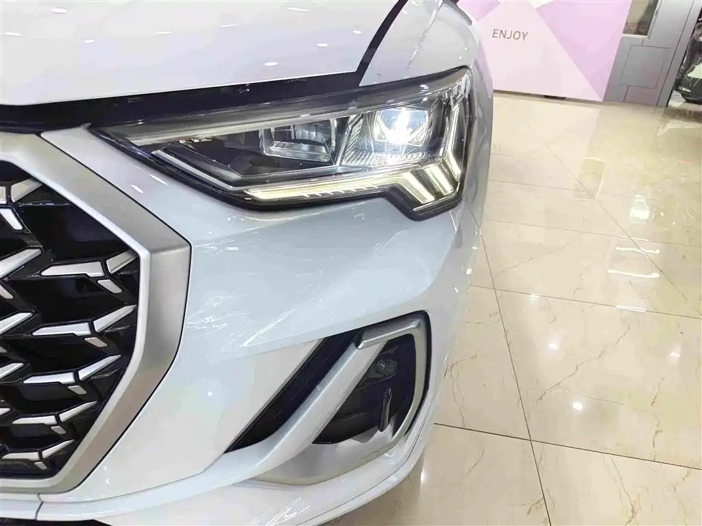 Audi Q3 — миниатюра 11