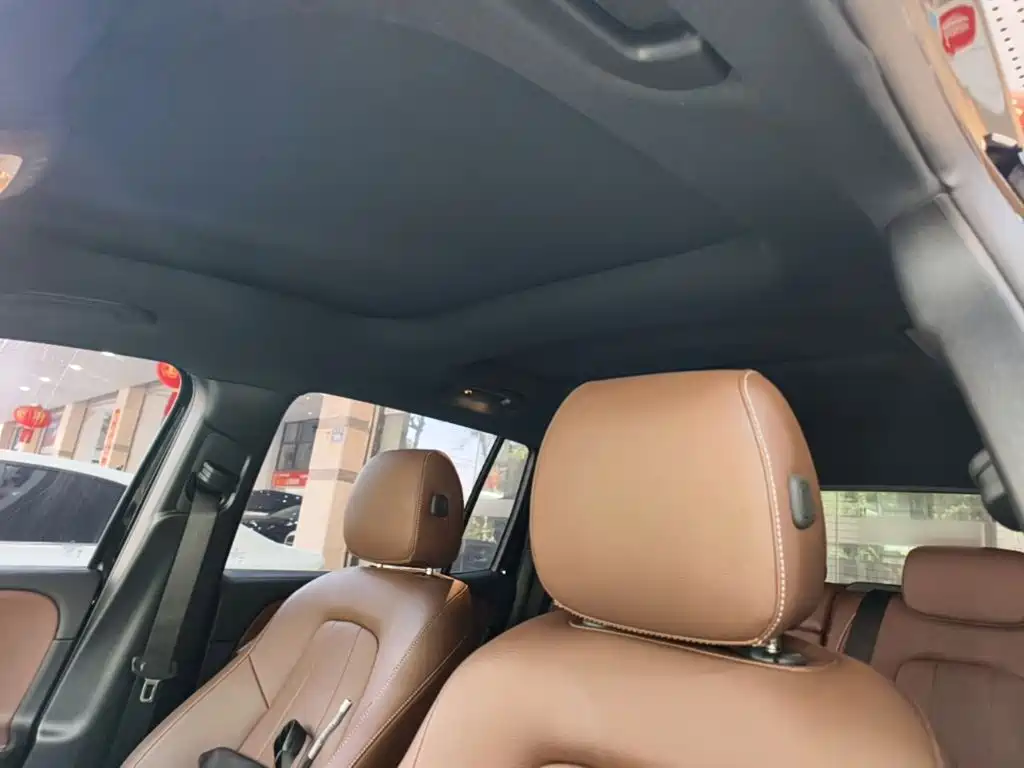 Mercedes-Benz GLB — миниатюра 18
