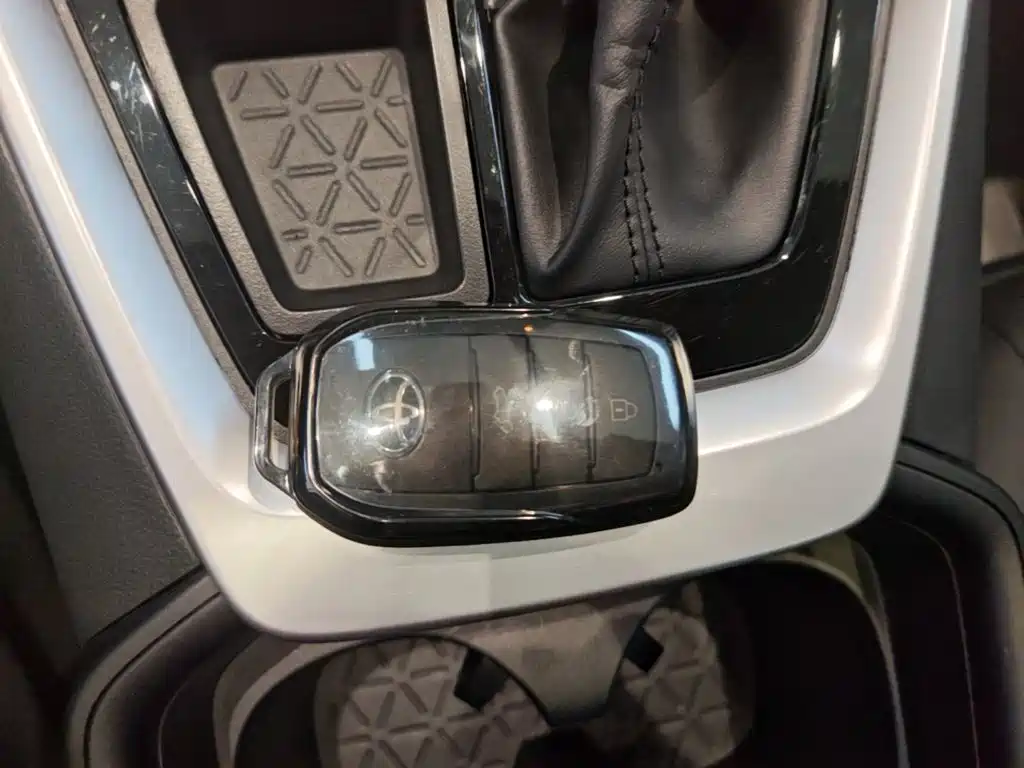 Toyota RAV4 — миниатюра 9