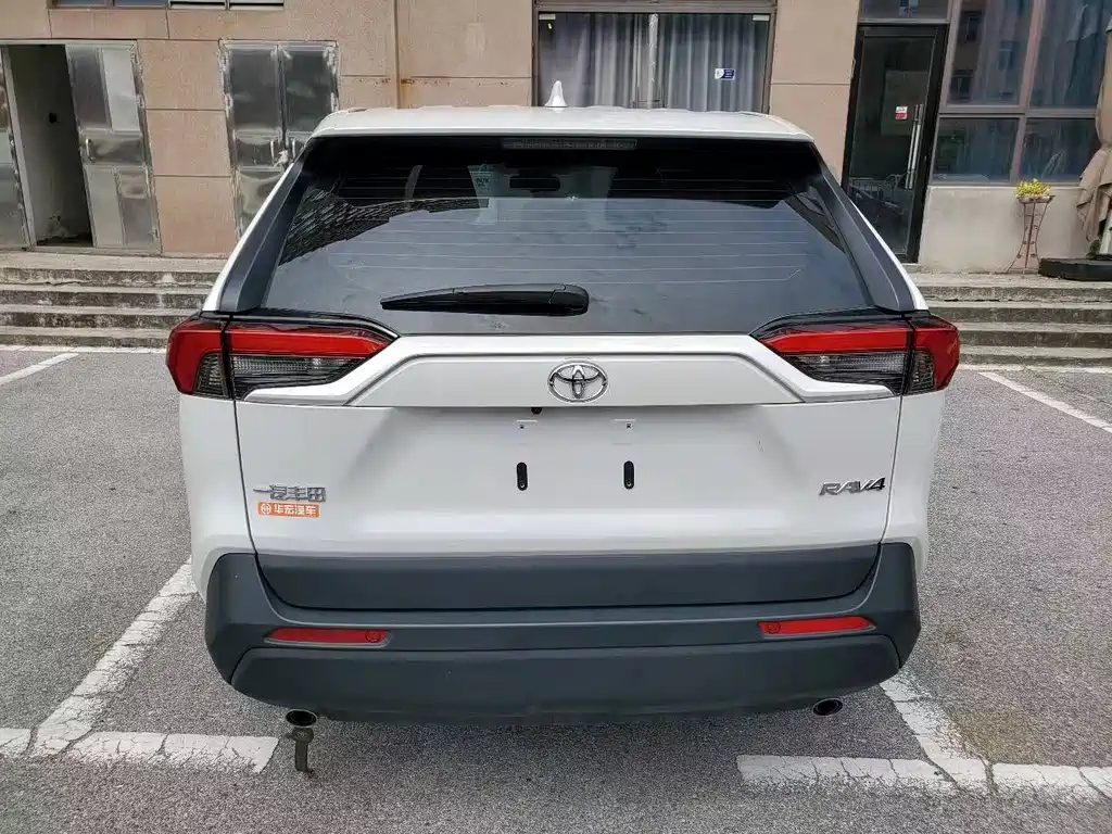 Toyota RAV4 — миниатюра 3