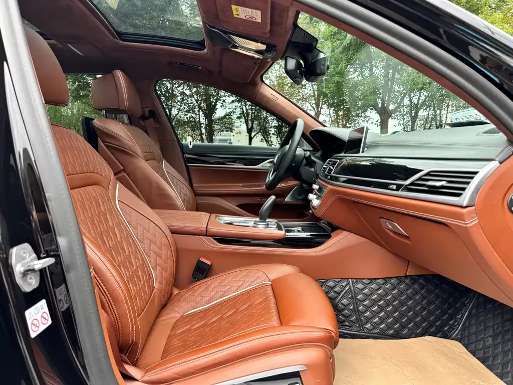 BMW 7 Series — миниатюра 7