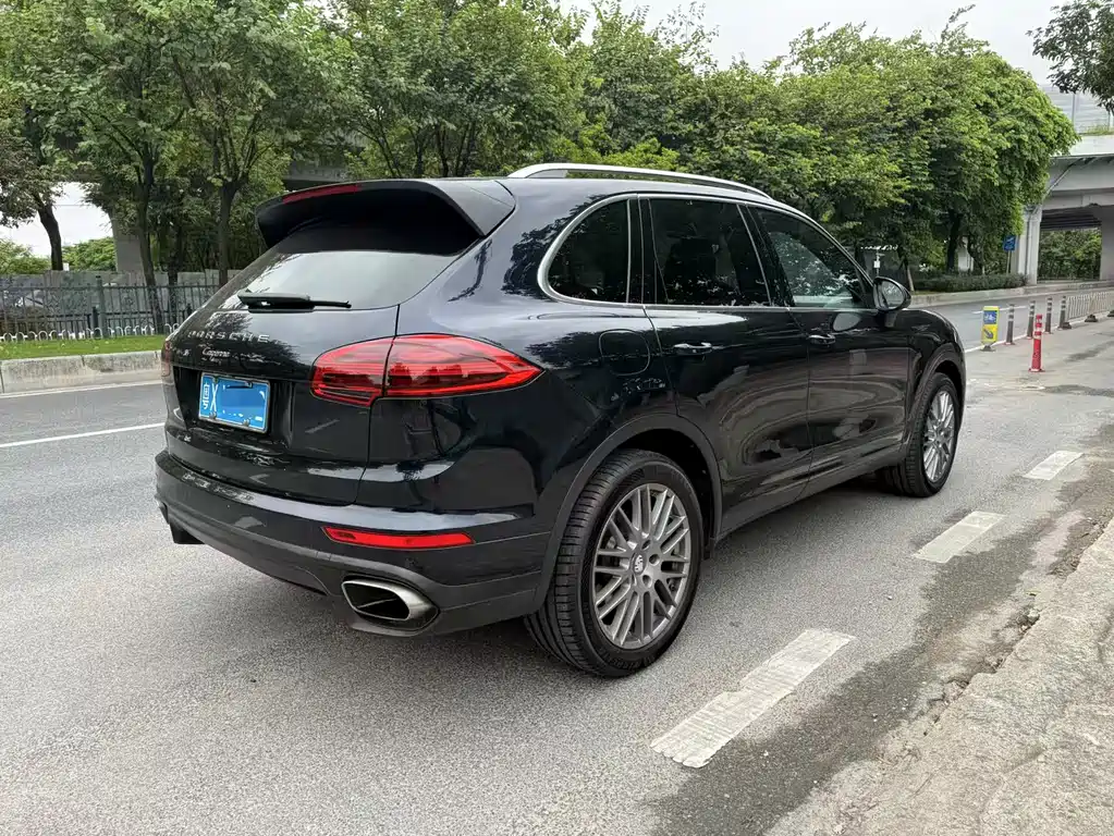 Porsche Cayenne — миниатюра 6