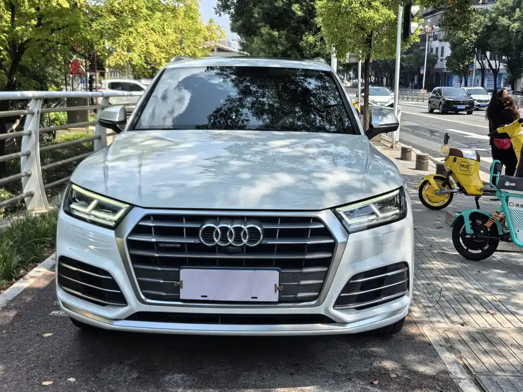 Audi Q5L — миниатюра 2
