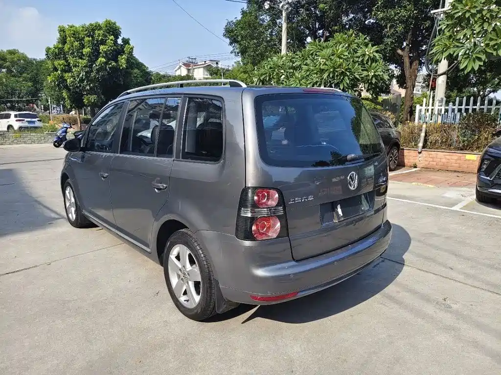 Volkswagen Touran — миниатюра 3