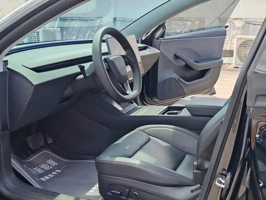 Tesla Model 3 — миниатюра 8