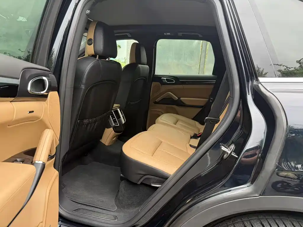 Porsche Cayenne — миниатюра 8