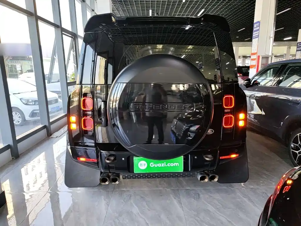 Land Rover Defender — миниатюра 6