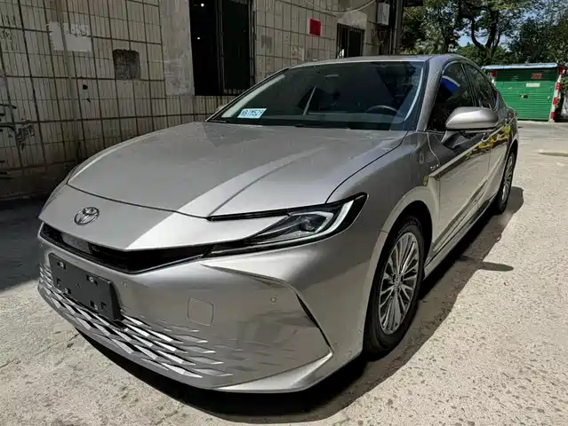 TOYOTA CAMRY 2025