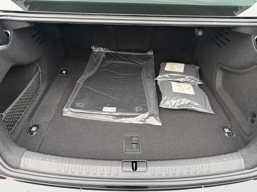 Audi A6L — миниатюра 15