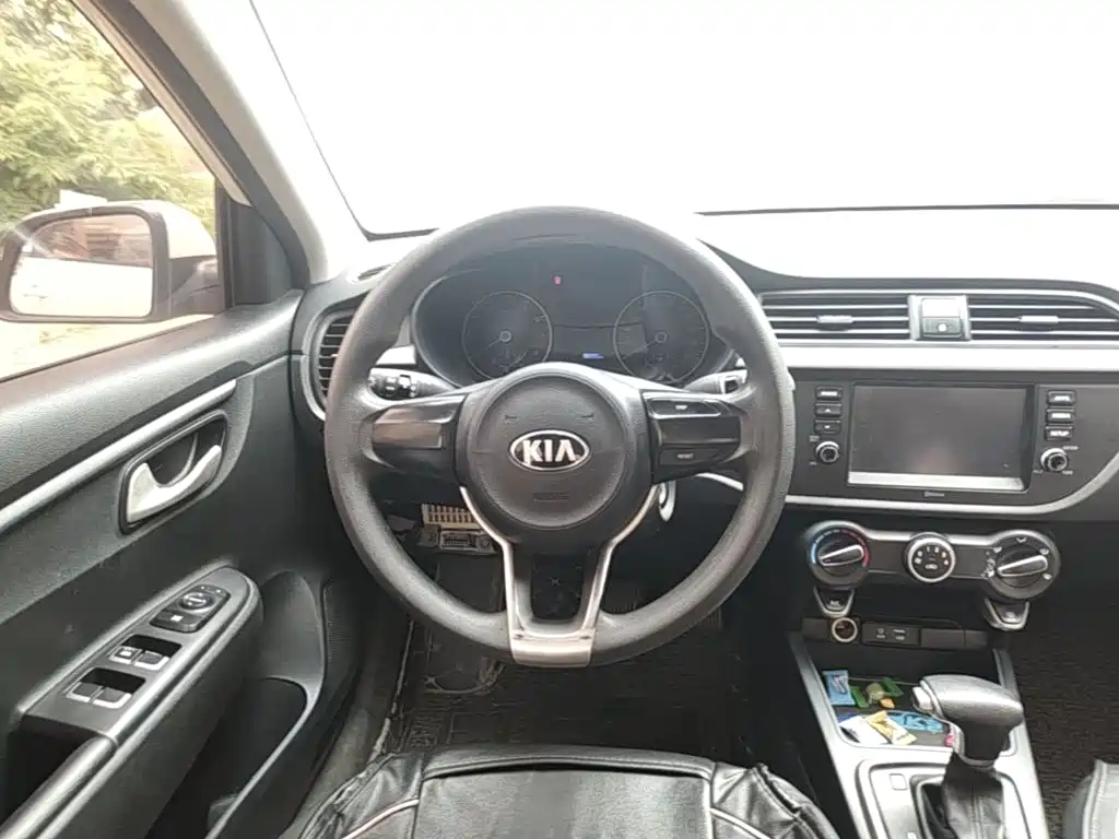Kia K2 — миниатюра 11