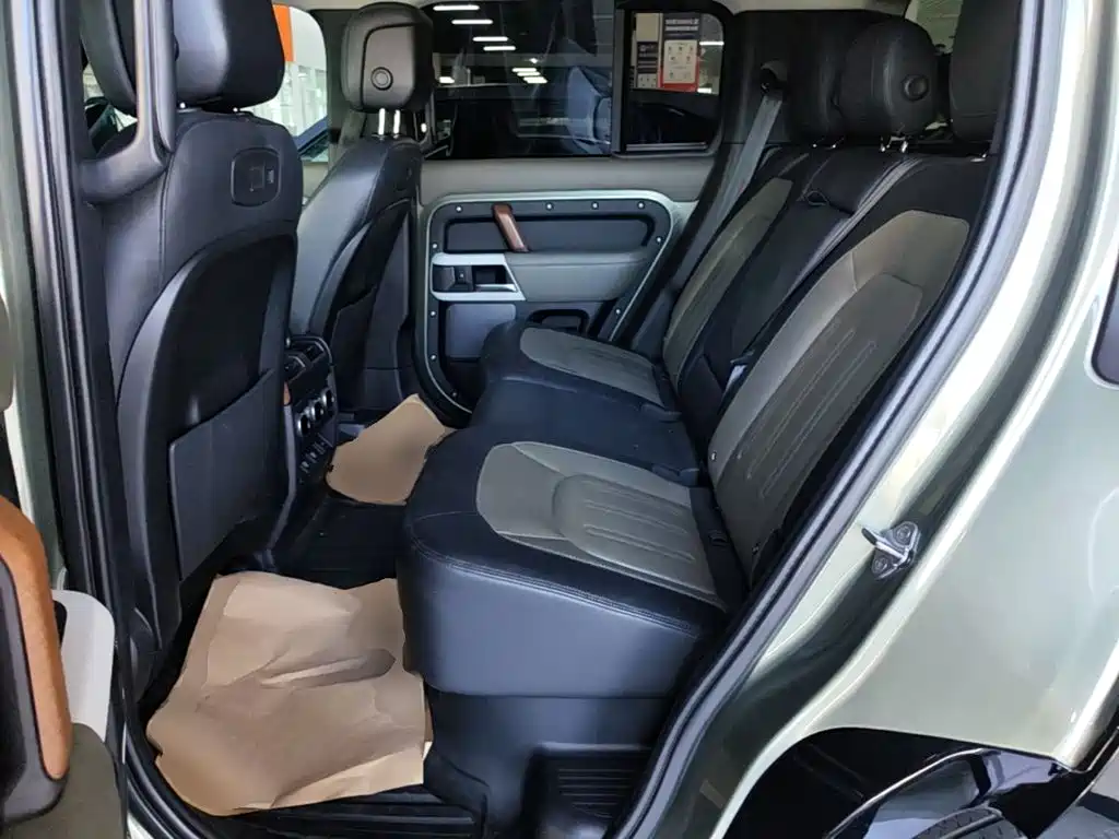 Land Rover Defender — миниатюра 17