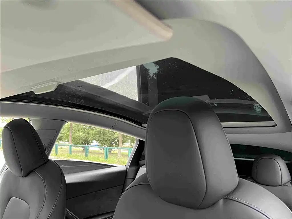 Tesla Model Y — миниатюра 21