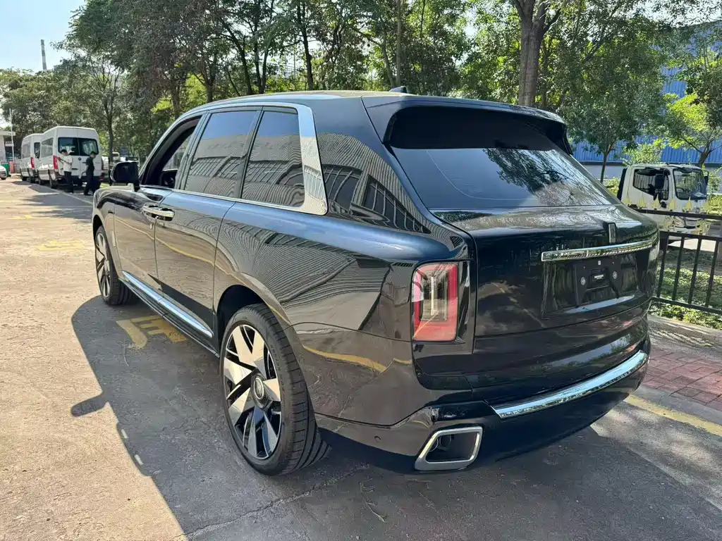 Rolls-Royce Cullinan — миниатюра 7