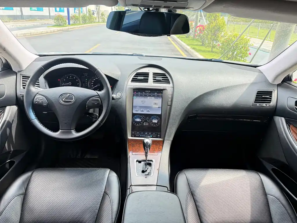 Lexus ES — миниатюра 8