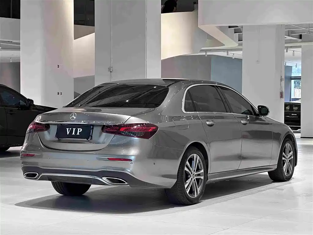 Mercedes-Benz E-Class — миниатюра 9