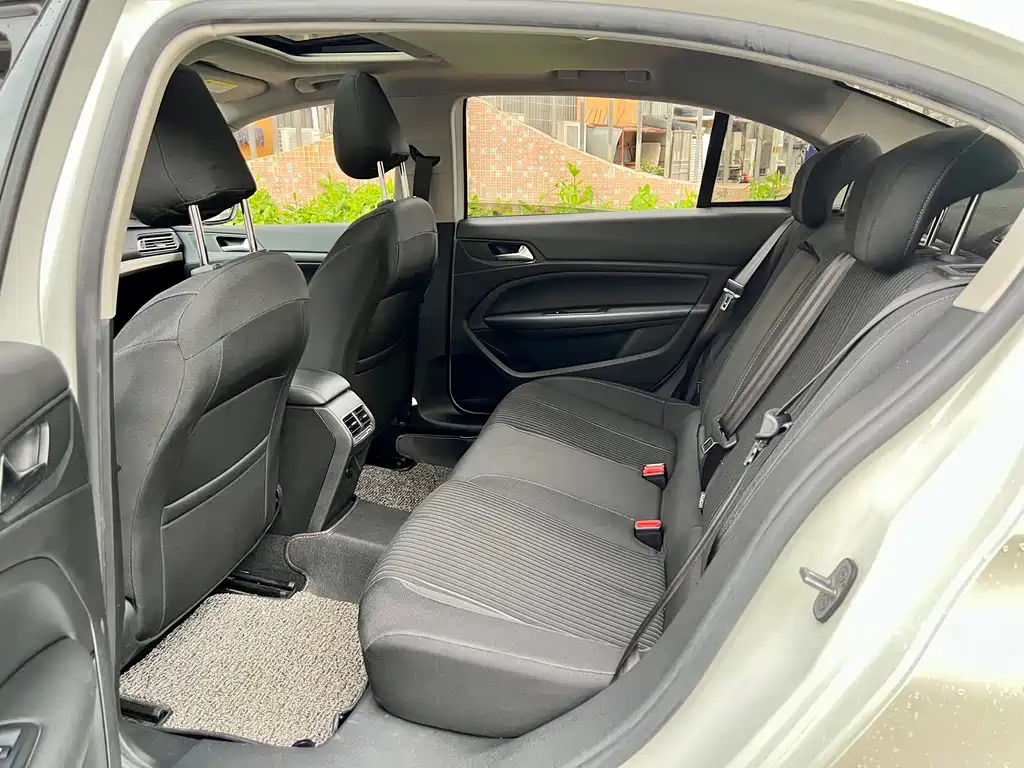 Peugeot 408 2015 1.2T AT Luxury