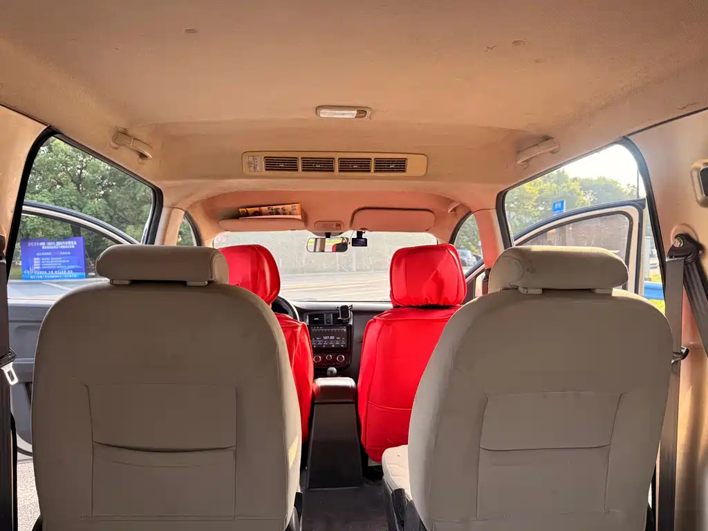 Wuling Rongguang V — миниатюра 11
