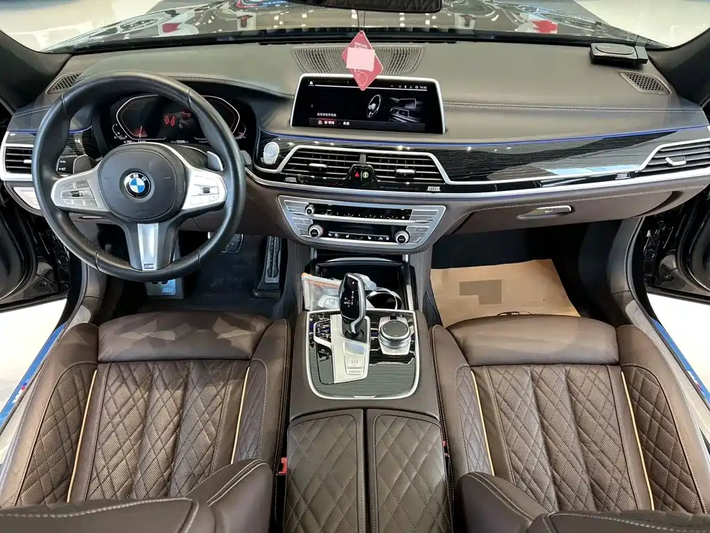 BMW 7 Series — миниатюра 6