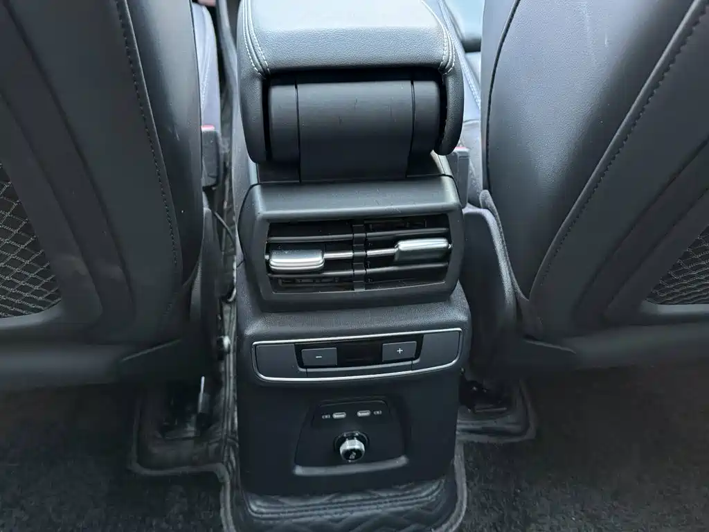 Audi Q4 e-tron — миниатюра 18