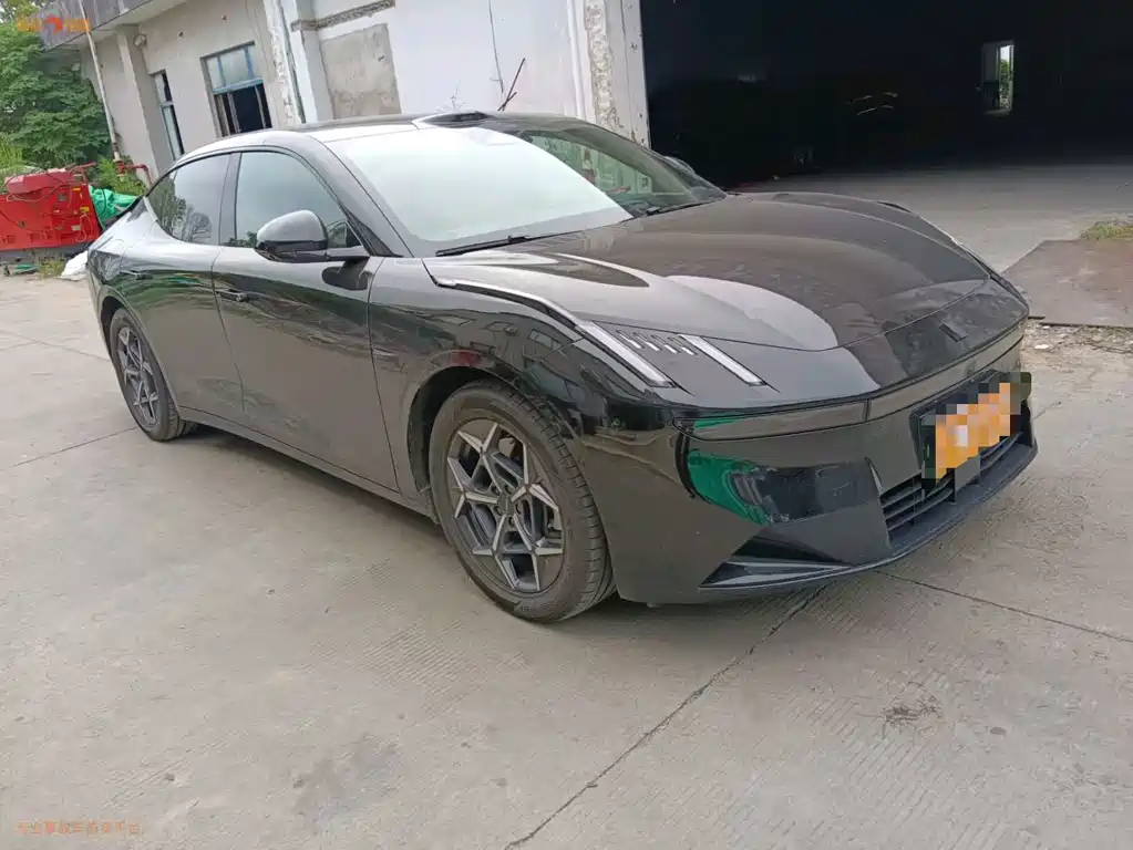 Lynk & Co 10
