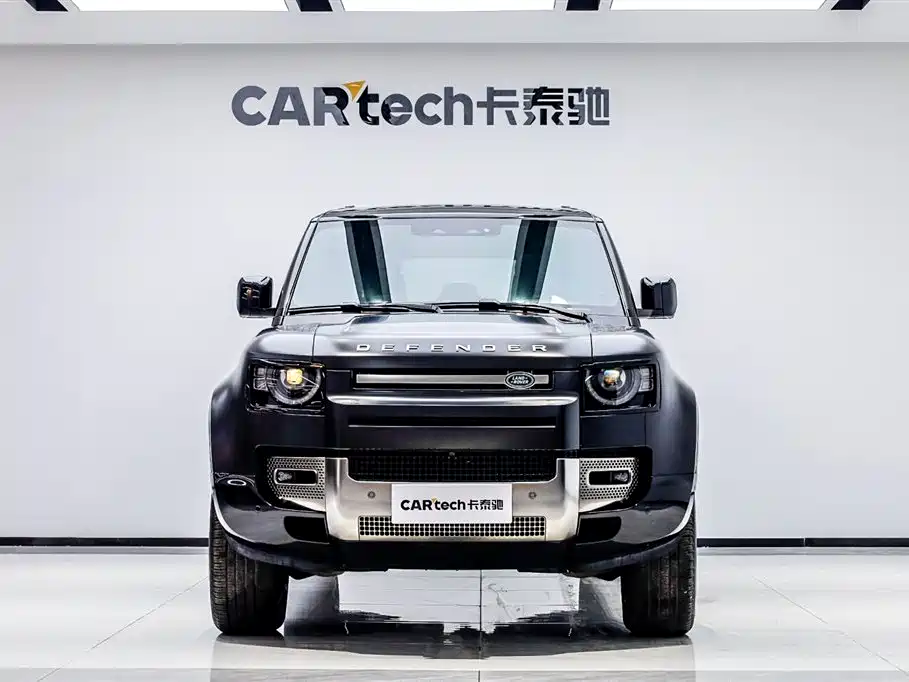 Land Rover Defender 2024