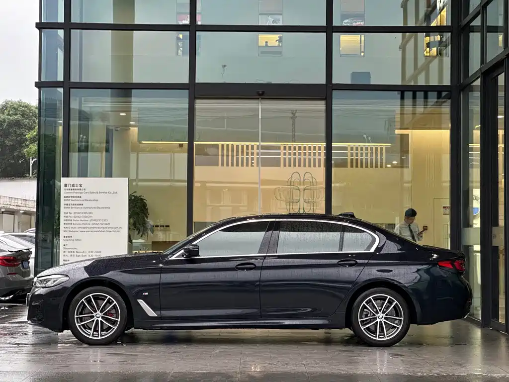 BMW 5 Series — миниатюра 7