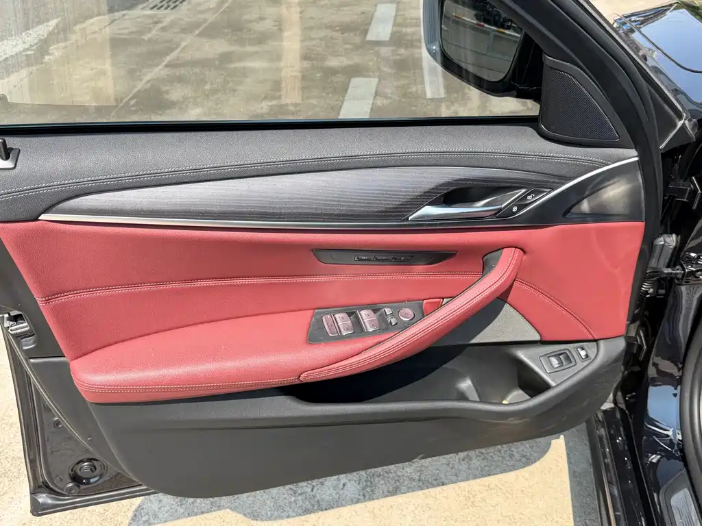 BMW 5 Series New Energy — миниатюра 11