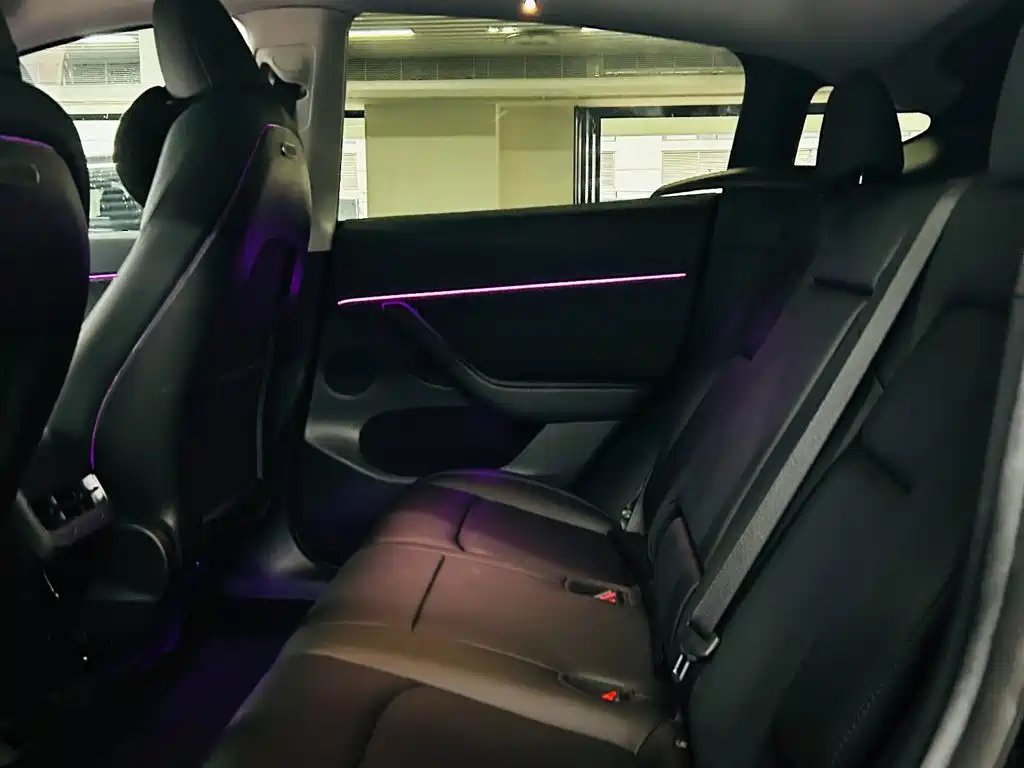 Tesla Model Y — миниатюра 8