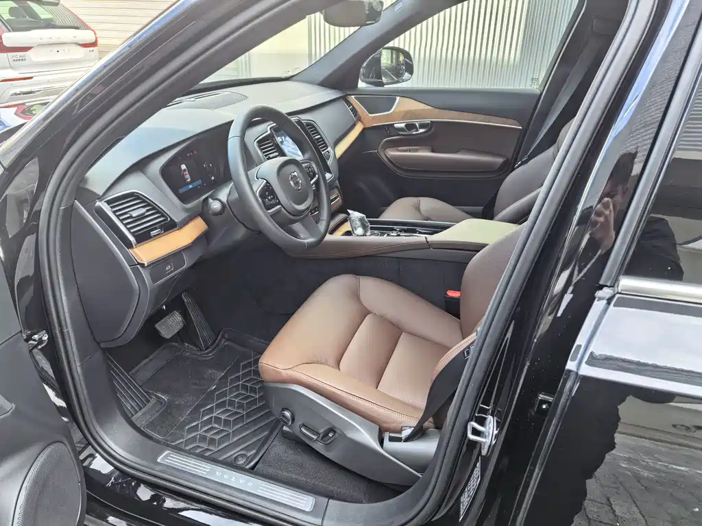 Volvo XC90 — миниатюра 3