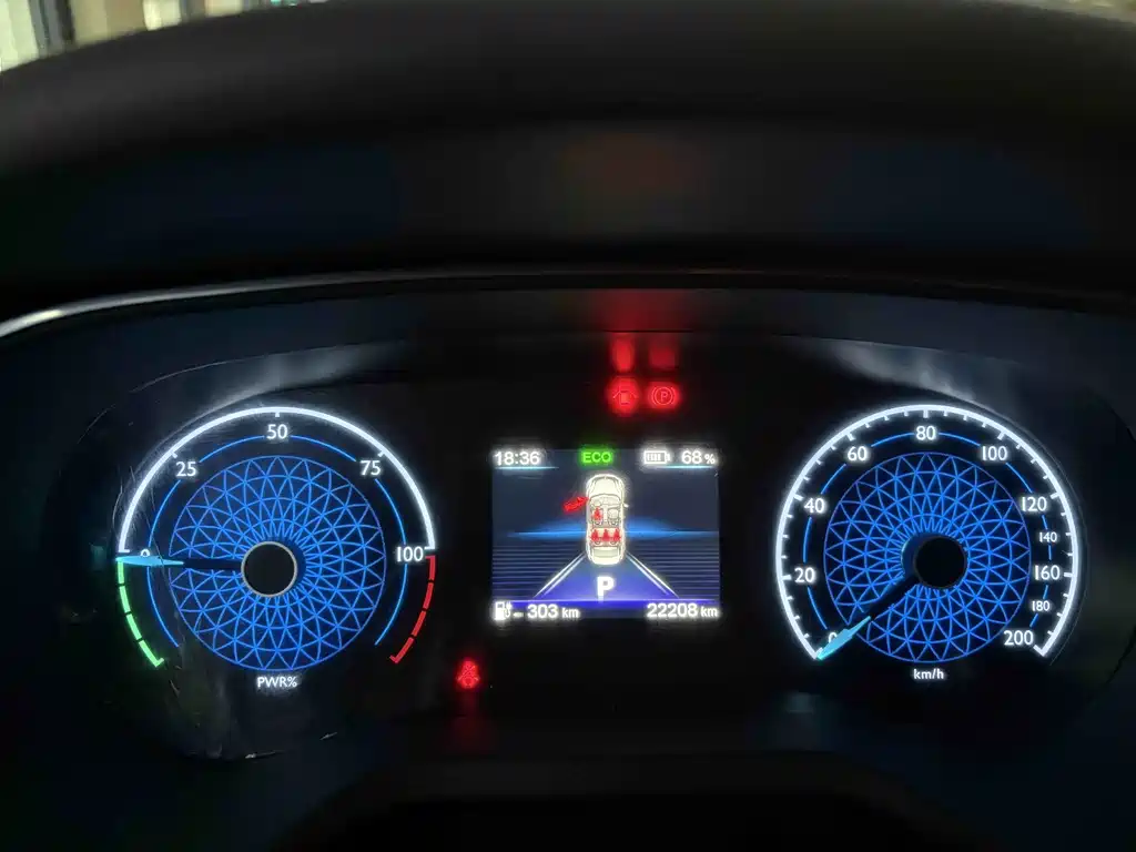 Hongqi Hongqi E-QM5 — миниатюра 6