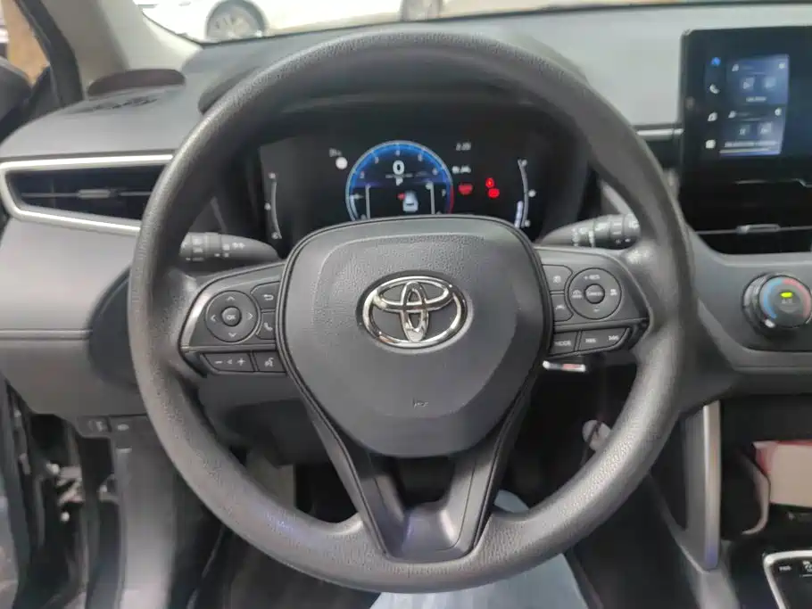 Toyota Corolla Cross — миниатюра 15