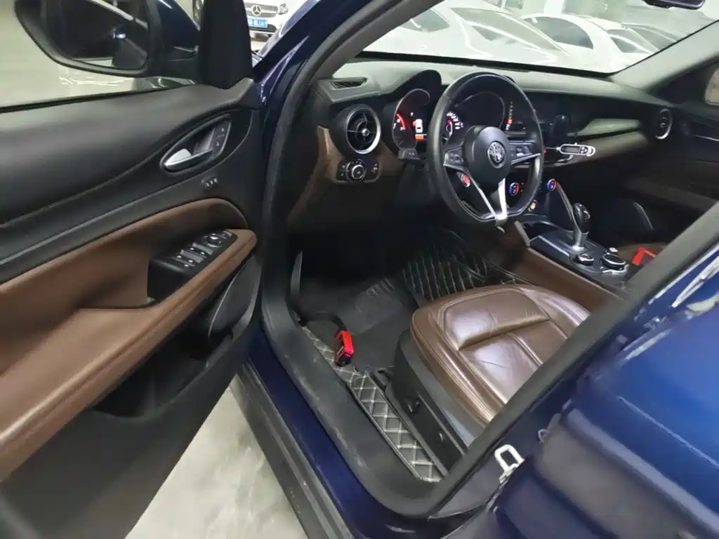 Alfa Romeo Stelvio — миниатюра 16