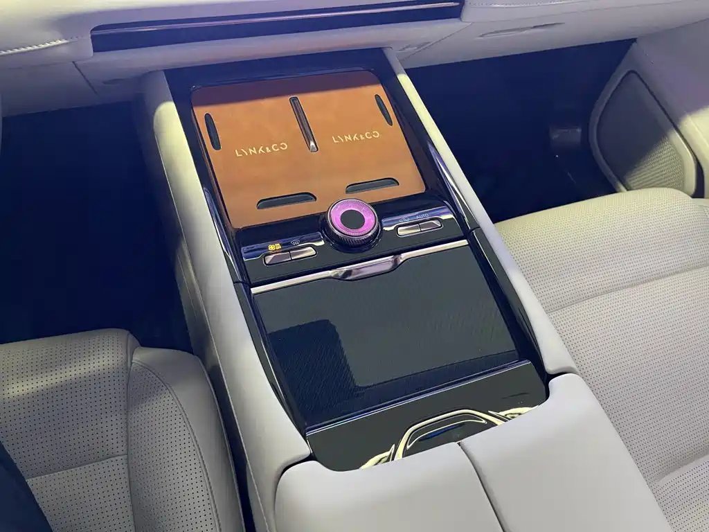 Lynk & Co 900 — миниатюра 19