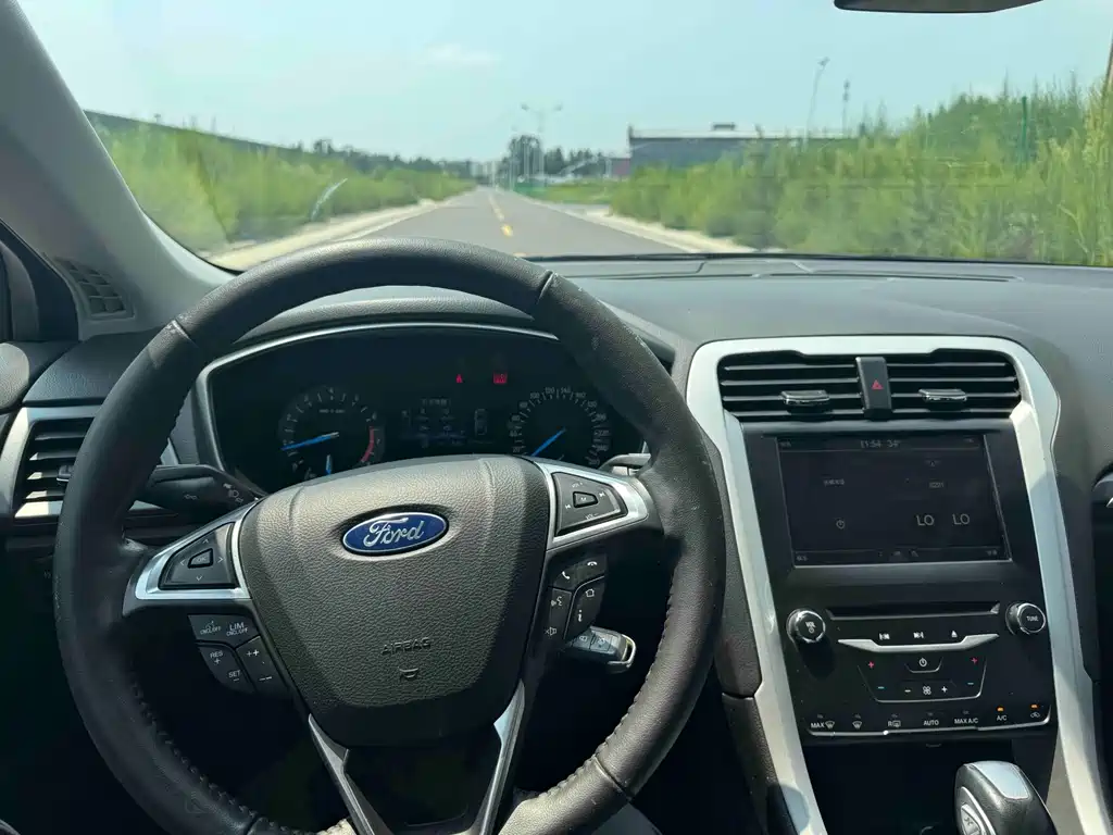 Ford Mondeo — миниатюра 9
