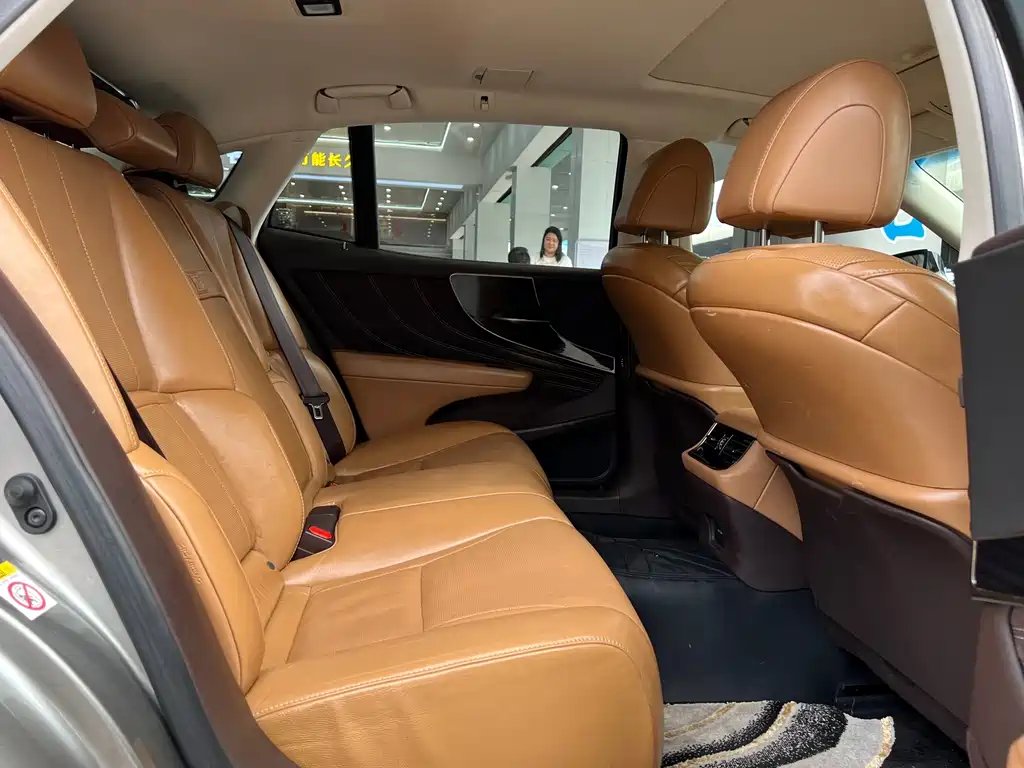 Lexus LS — миниатюра 10