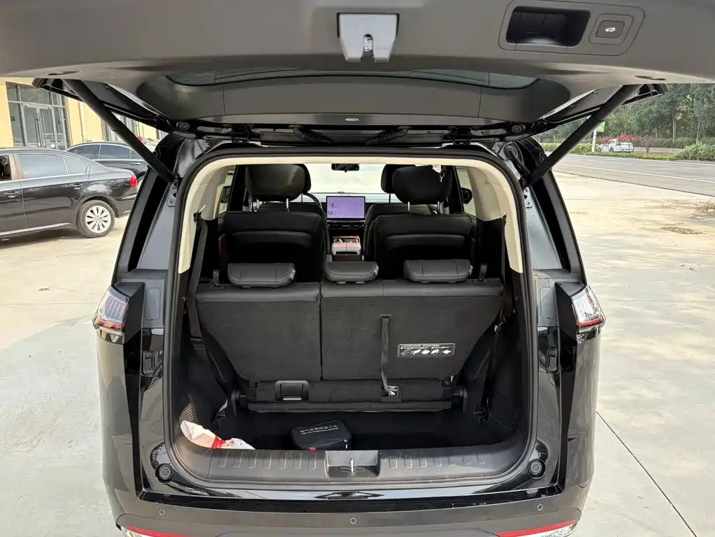 GAC Motor Trumpchi E8 PHEV — миниатюра 16