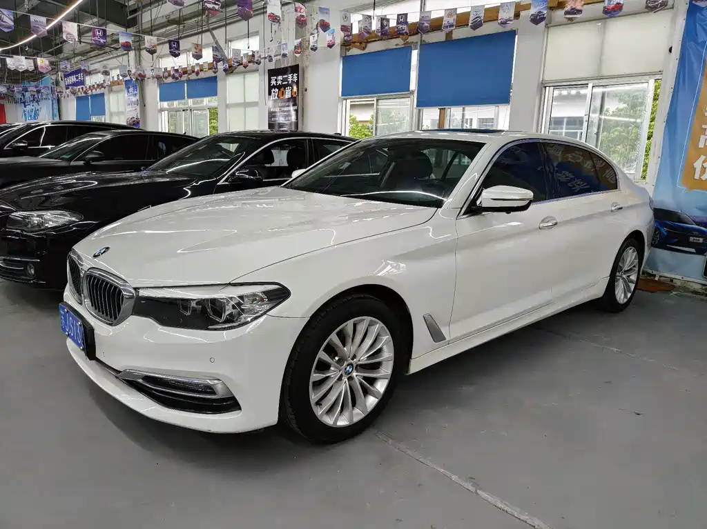 BMW 5 Series — миниатюра 9