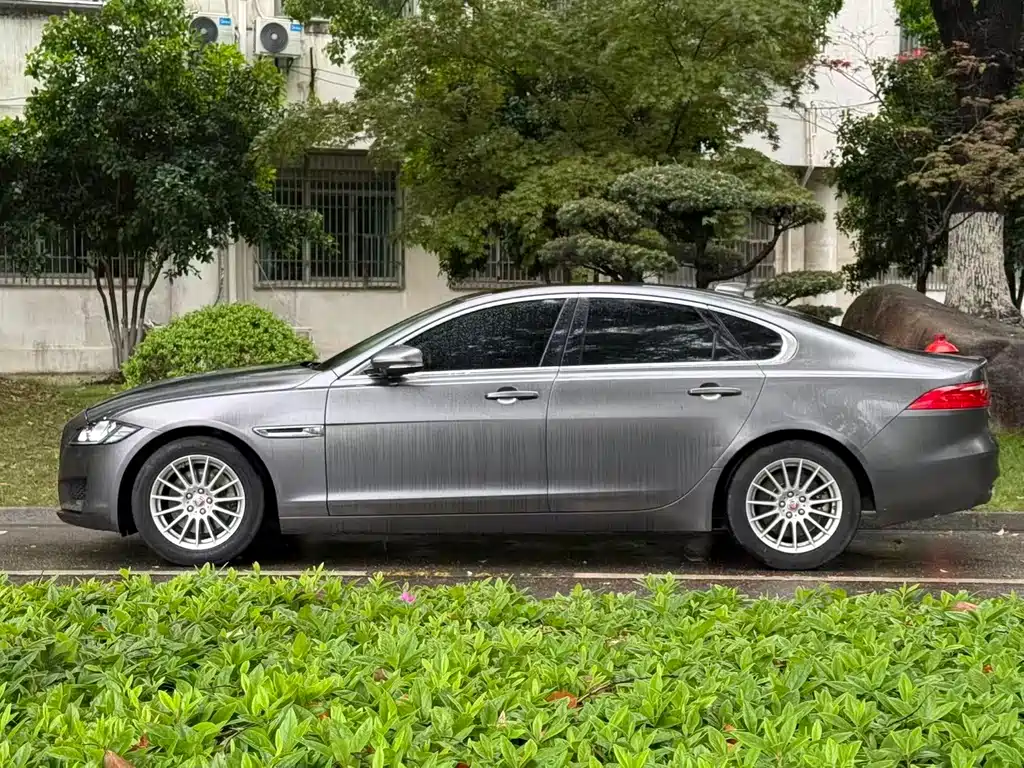 Jaguar XF 2016 XF 2.0T