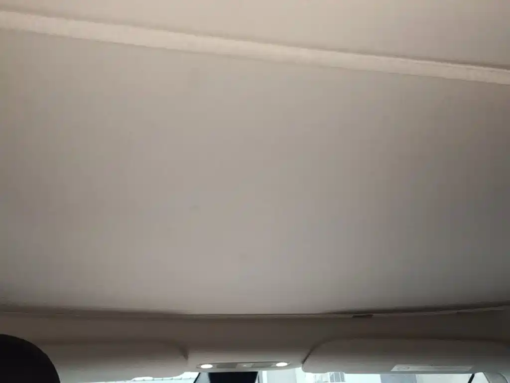 Tesla Model Y — миниатюра 18