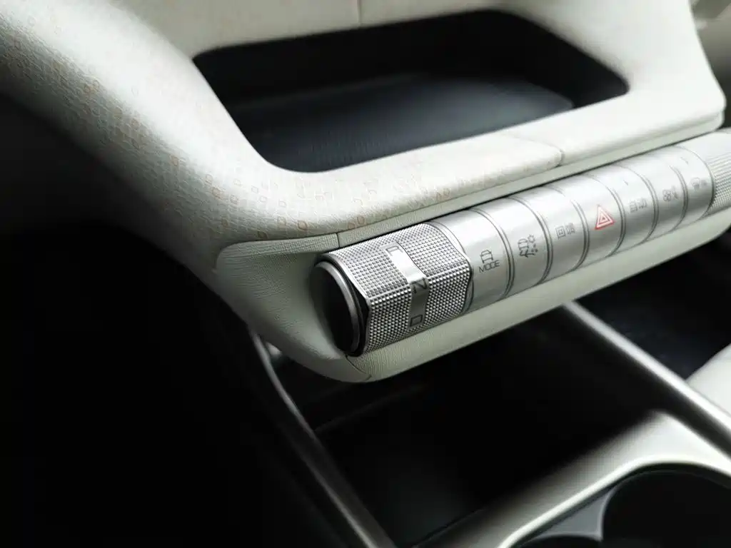 BYD Dolphin — миниатюра 13
