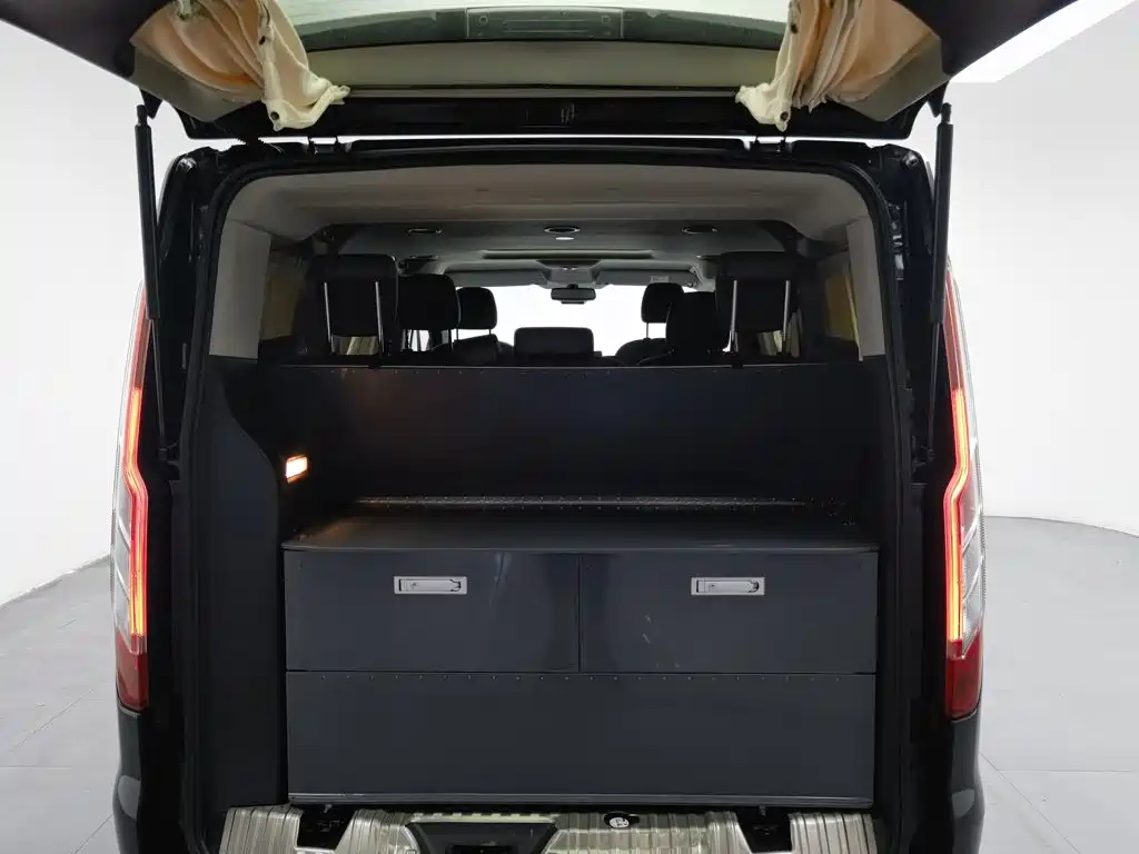 Ford Tourneo — миниатюра 16